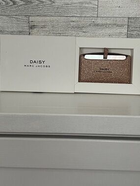 GWP - Marc Jacobs Daisy Glitter Card Case and Mirror- Rose Gold Sparkle